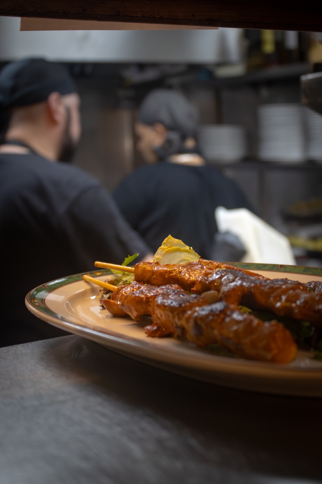 Pinchos preparados en la cocina